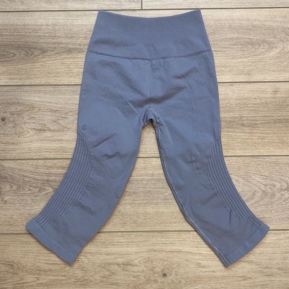 Lululemon | Flow and Go | Cropped‎ Leggings Capris - Picture 10 of 16
